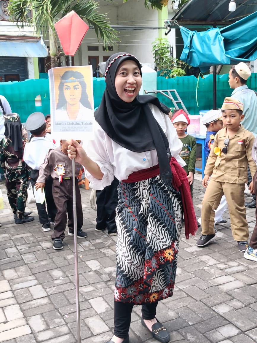 Guru Favorit: Pahlawan di Sekitar Kita dalam Peringatan Hari Pahlawan Guru Favorit: Pahlawan di Sekitar Kita dalam Peringatan Hari Pahlawan