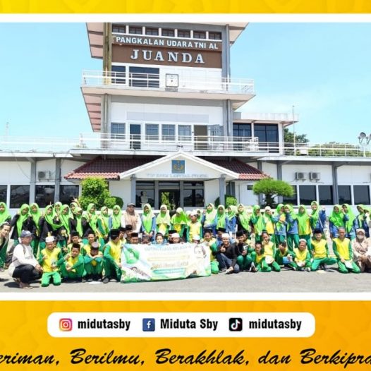 OUTING CLASS PHOTOS OF MI. DARUT TA’LIM SURABAYA
